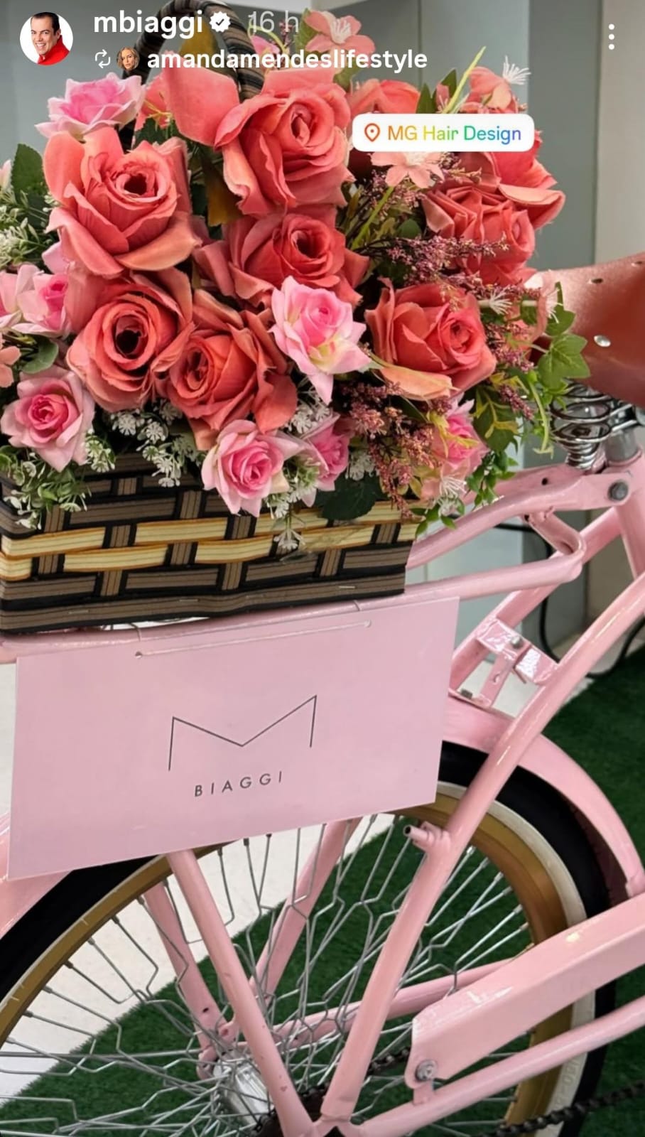 Bike rosa Pink Berry em evento corporativo